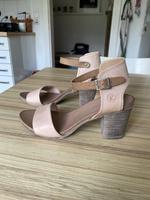 Kämpgen Sandalen Highheels Leder, rose /nude Gr. 39 NEU Nordrhein-Westfalen - Essen-Margarethenhöhe Vorschau