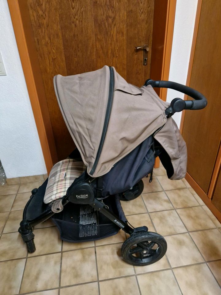 Buggy B-Motion Luftreifen Babyschalen Adapter braun in Krefeld