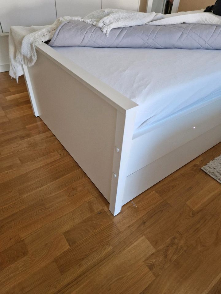 IKEA Bett mit ausziehbarem Bettkasten inkl Rost in Konstanz
