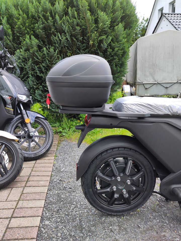 Elektroroller Vmoto CITi max. 80 km/h, starker 5 kW Motor inkl. 28l Topcase! in Eitorf