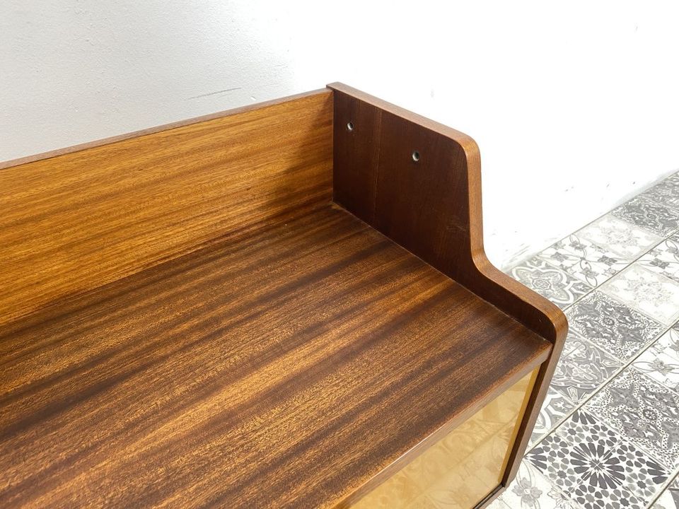 WMK 1/2 Formschöner & gut erhaltener Mid-Century Nachttisch aus 1963 mit hübschen Holzgriffen # Nachtschrank Nachtschränkchen Nachtkommode Bedside table Kommode Beistelltisch Vintage Mid-Century DDR in Berlin