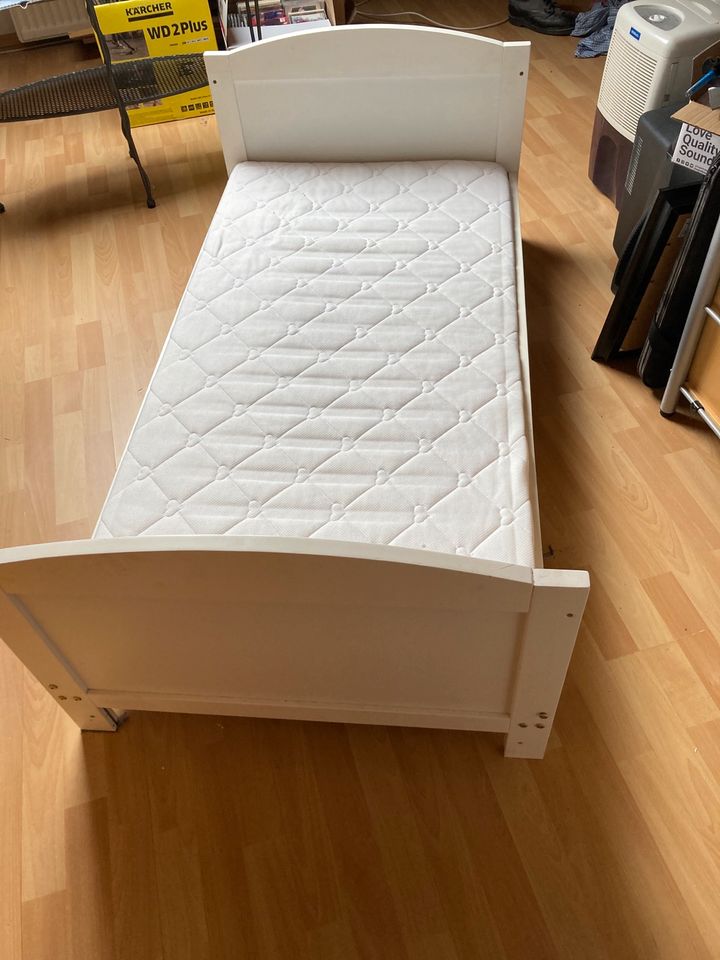 Ikea Kleinkind-Bett mit Matratze in Kahl am Main