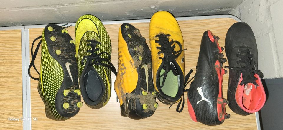 Fussballschuhe Gebrauchtspuren aber ohne Risse in Osnabrück