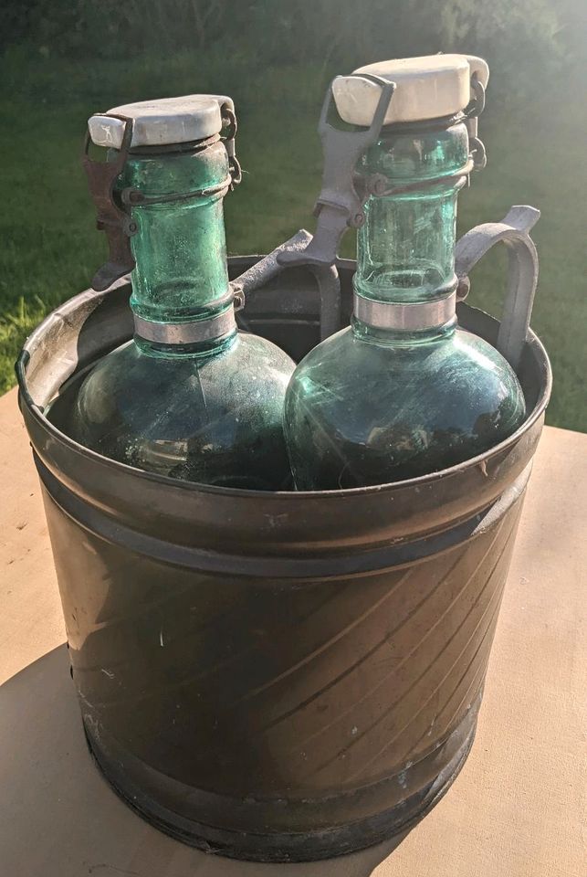 Glasflasche, Bierkrug, Bierflasche, Glaskrug mit Deckel in Berlin