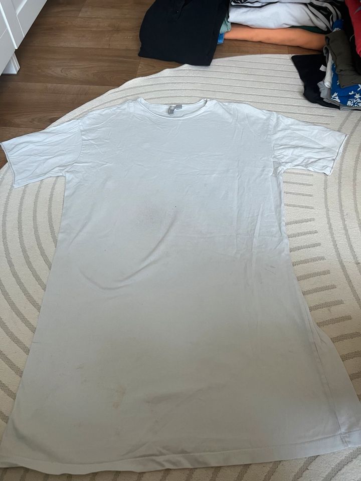 Weißes T-Shirt in Köln
