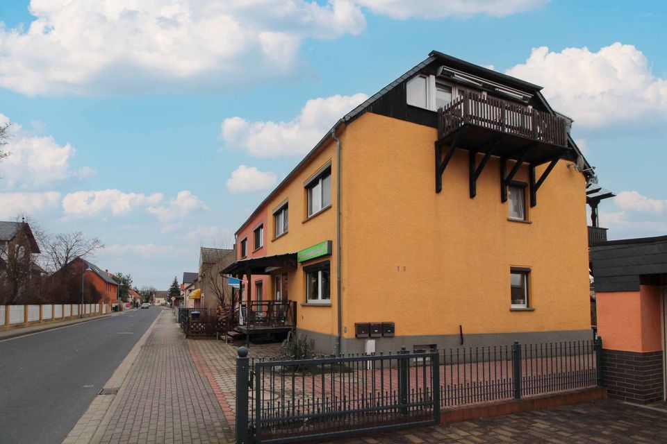Kleines Wohn- und Geschäftshaus voll vermietet mit Garten und großer Garage in Nünchritz