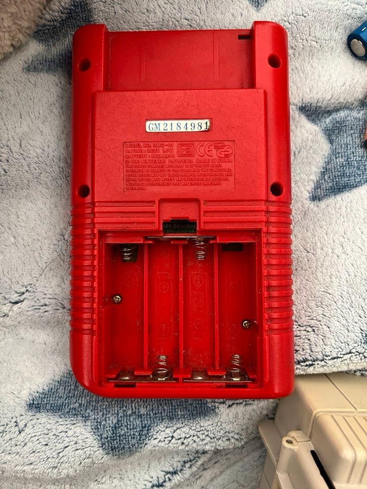Gameboy Classic Rot + Case in Langenhagen