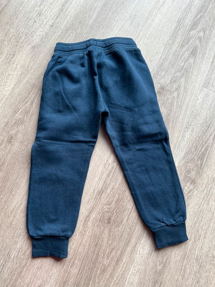 Jogginghosen/Jeans Gr. 104 in Neese