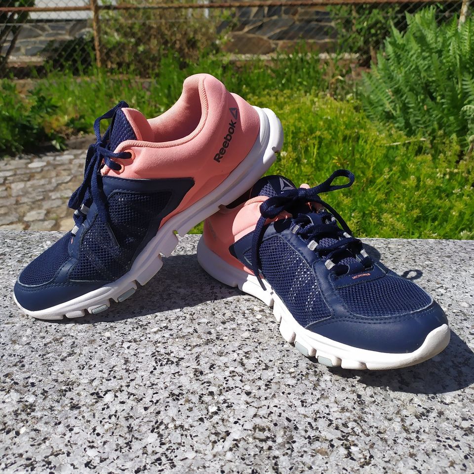 Reebok Sportschuhe navy-peach Gr.38 in Werder (Havel)