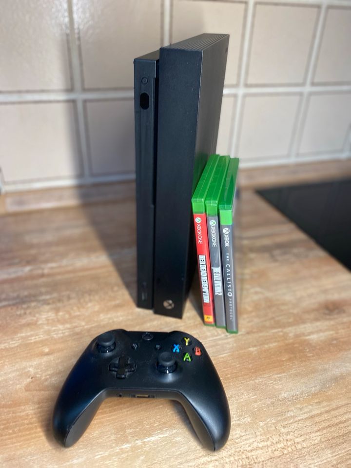 Xbox One X Bundle (Verkauf und Tausch) Text Lesen! in Singen