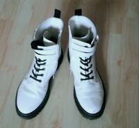 Stiefel Weiß-Schwarz Schnürungslook mit Reißverschluss Gr 41 Bayern - Weidenberg Vorschau