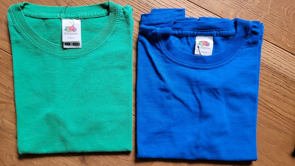 Jungen Sommerkleidung Shorts T-Shirts 98/104 in Wolpertswende