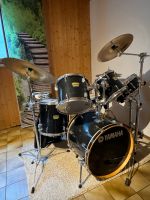 Schlagzeug Yamaha schwarz Komplett mit zahlreichen Zubehör Bayern - Puchheim Vorschau