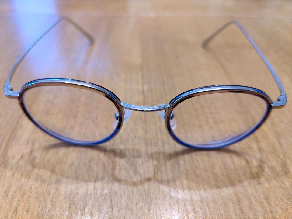 Brille mit Stärke (R -1,25/L -0,75) und Blaulichtfilter in Göttingen
