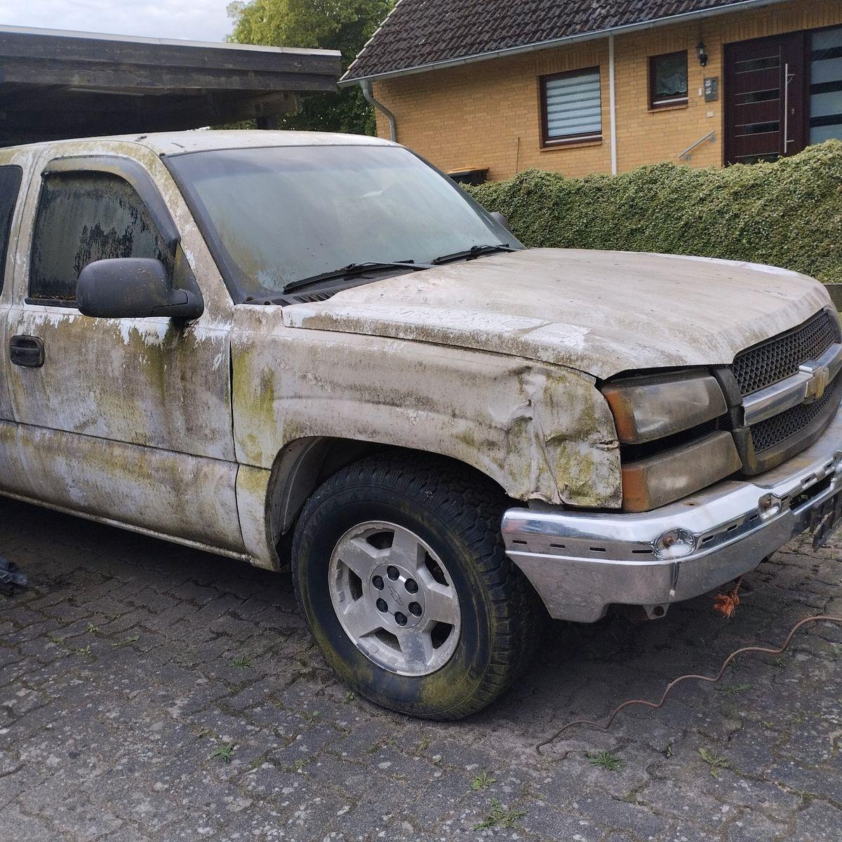 Abbildung des Autos Chevrolet Silverado 2003…