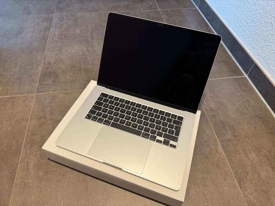 15" MacBook Air M2 Chip 8GB 256 GB SSD – Silber - wie Neu in Eppelheim