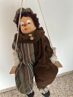 Porzellan Clown mit Schaukel Niedersachsen - Lachendorf Vorschau