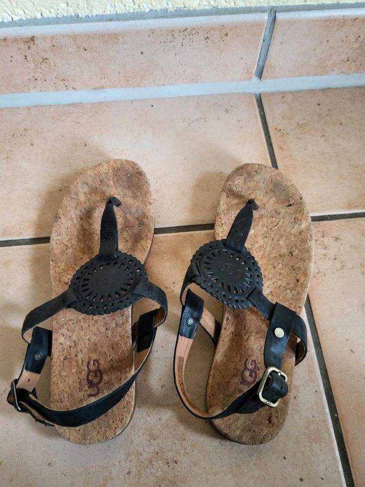 UGG Aiden Sandalen Schuhe gr 37 in Lütjensee