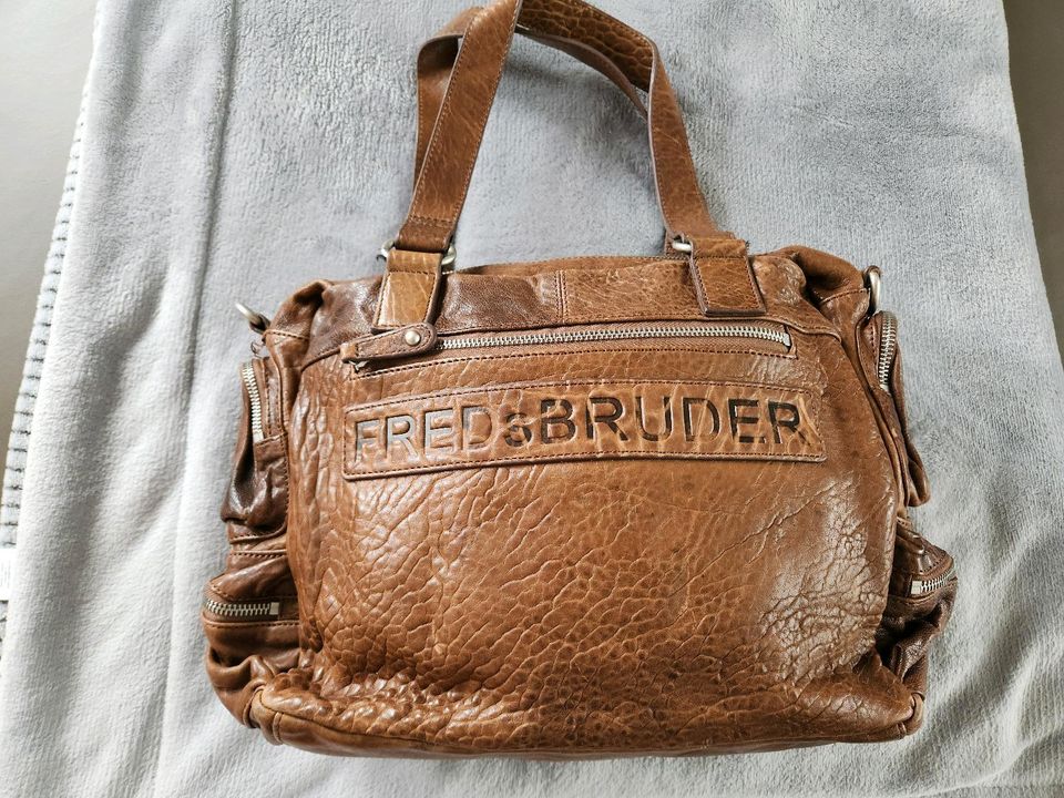 Fredsbruder Leder Tasche Schultertasche braun8 in Wiesbaden