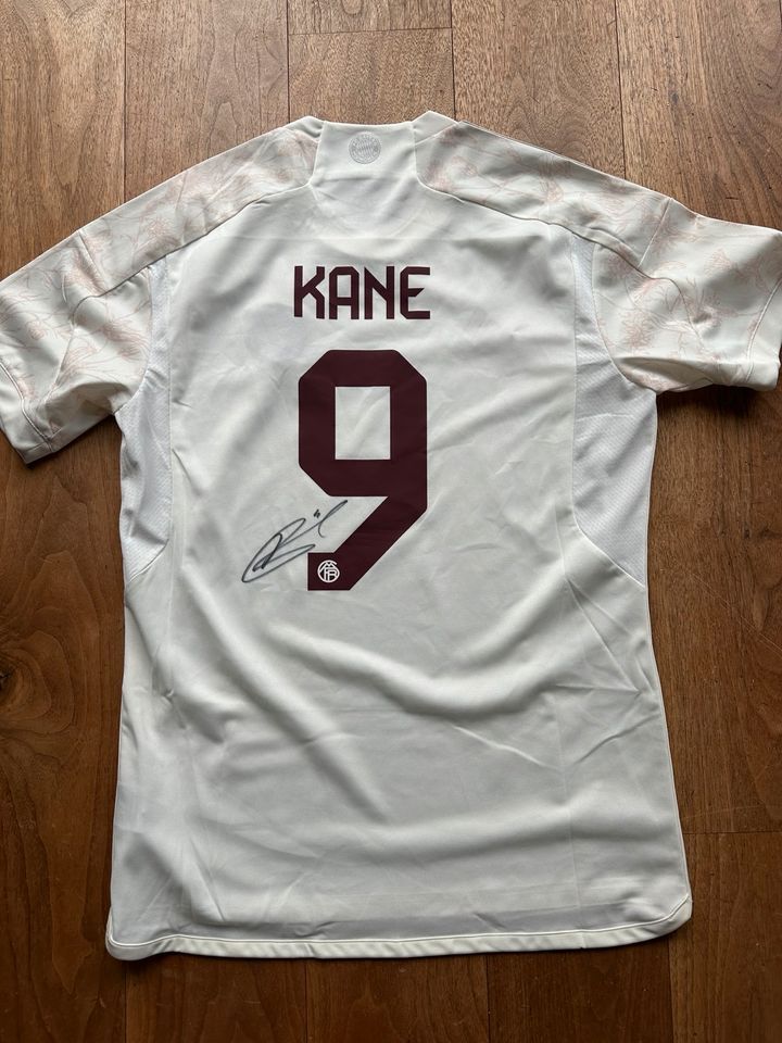 Signiertes Harry Kane Trikot FC Bayern München CL Größe M in Öhringen