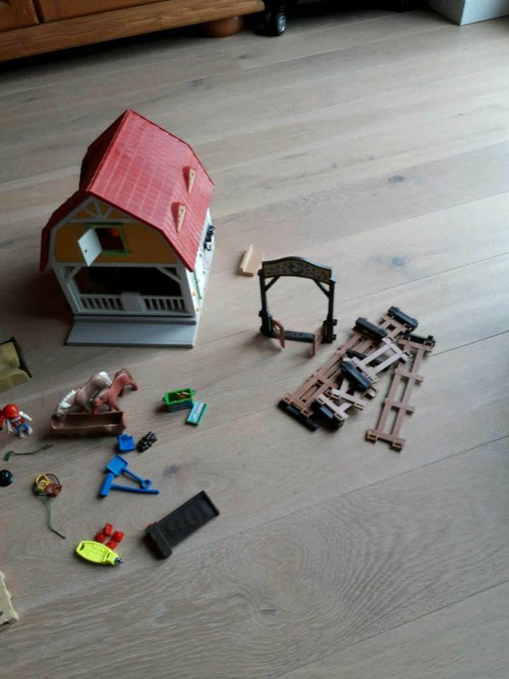 Playmobil Ponyhof 5222 und Sonderzubehör in Euskirchen