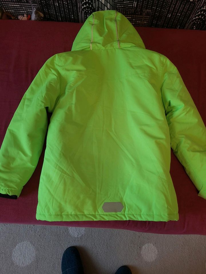 Winterjacke gr. 158 jungen sehr warm in Treben