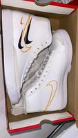 NEUE Nike Blazer MID 77GS Basketballschuhe, Gr. 40 weiss München - Allach-Untermenzing Vorschau