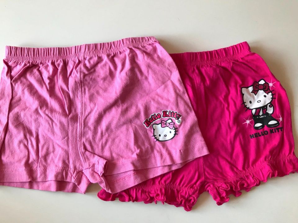 2 Shorts pink hello kitty 122/ 128 in Fürth