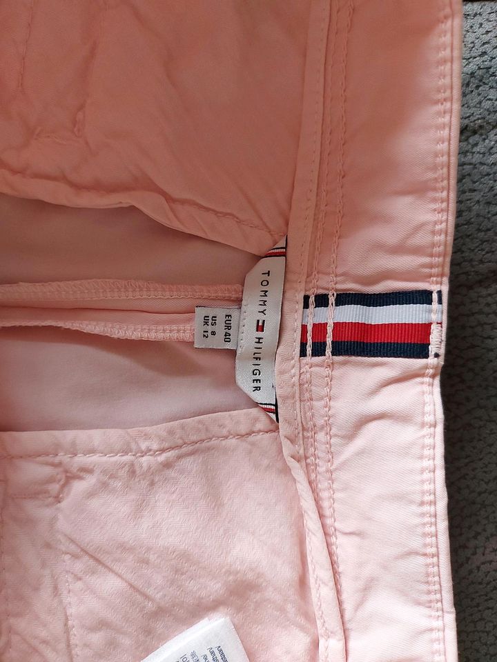 Tommy Hilfiger Shorts, Größe 40, rosa in Langenselbold