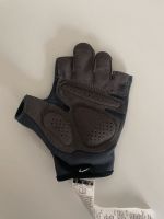 Nike Essential Handschuhe Gr. m Berlin - Tempelhof Vorschau