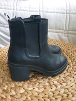 Chelsea Boots Gr. 38 schwarz Stiefeletten Schuhe High Heels Leipzig - Altlindenau Vorschau