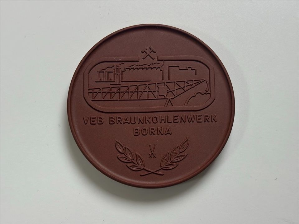 DDR Porzellan Medaille VEB Braunkohlenwerk Borna Meissen in Ulm