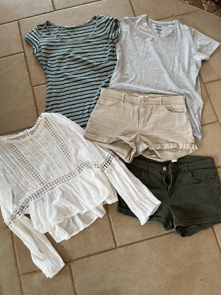 Bluse Top weiss, Gr. M, Shorts H&M, Gr. 38 und Tops in Gieboldehausen