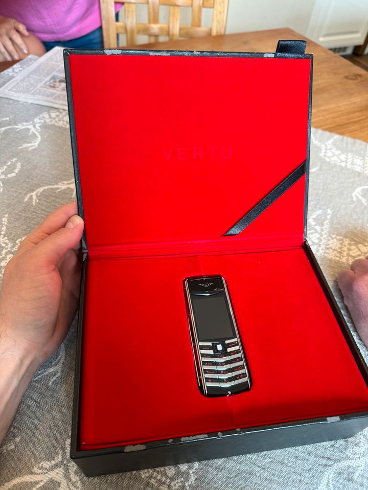 Vertu Handy Ferrari Edition in Sauerlach