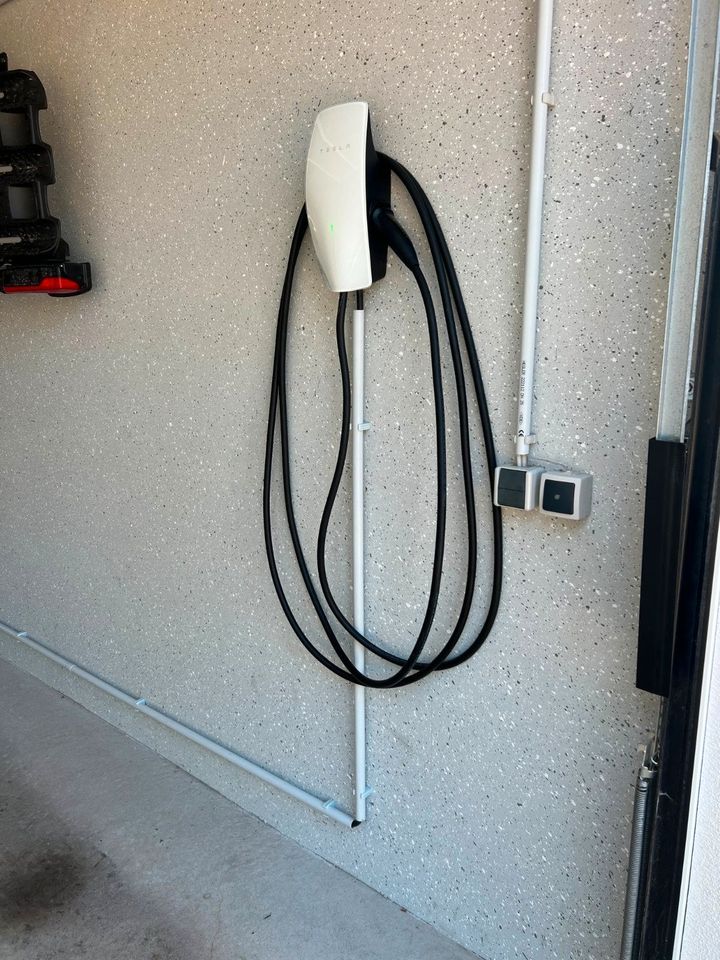 Tesla Wall Connector: Verkauf, Installation, Anmeldung Wallbox in Illingen