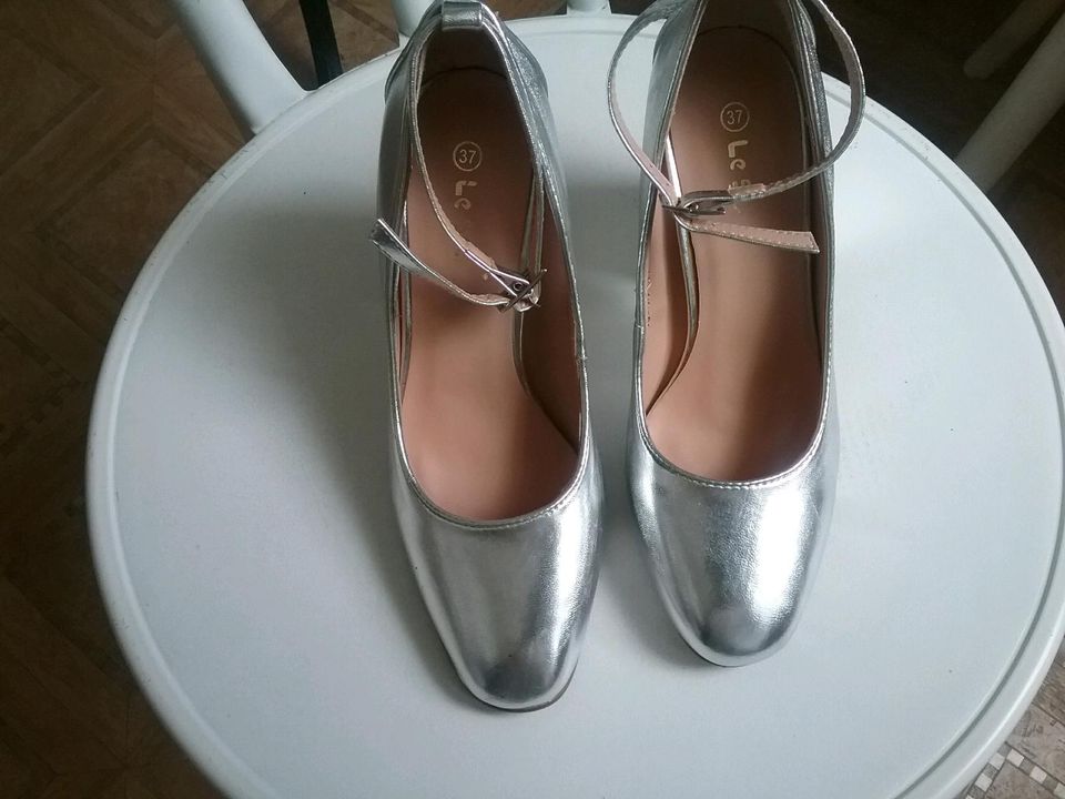 Damen Pumps Heels 37 Hochzeitschuhe in Ratingen