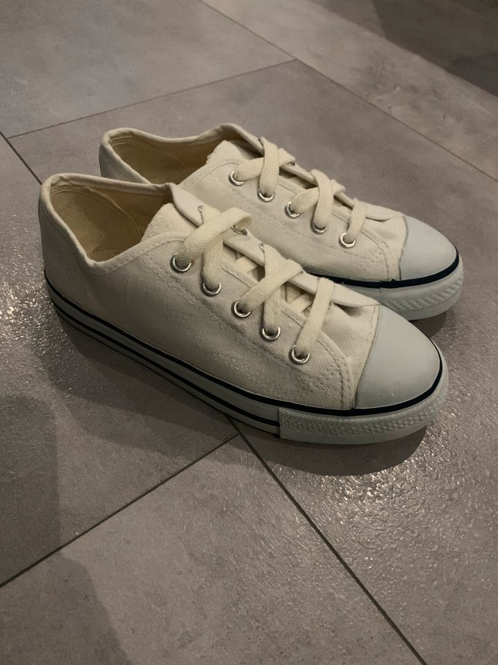 Chucks Halbschuhe Turnschue Weiß Gr. 35 NEU in Schaafheim