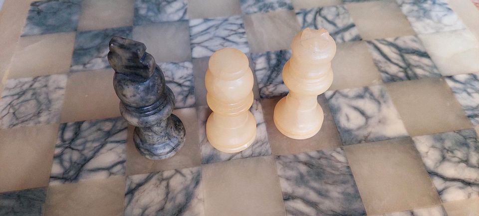 Schachspiel Alabaster Italien in Aachen