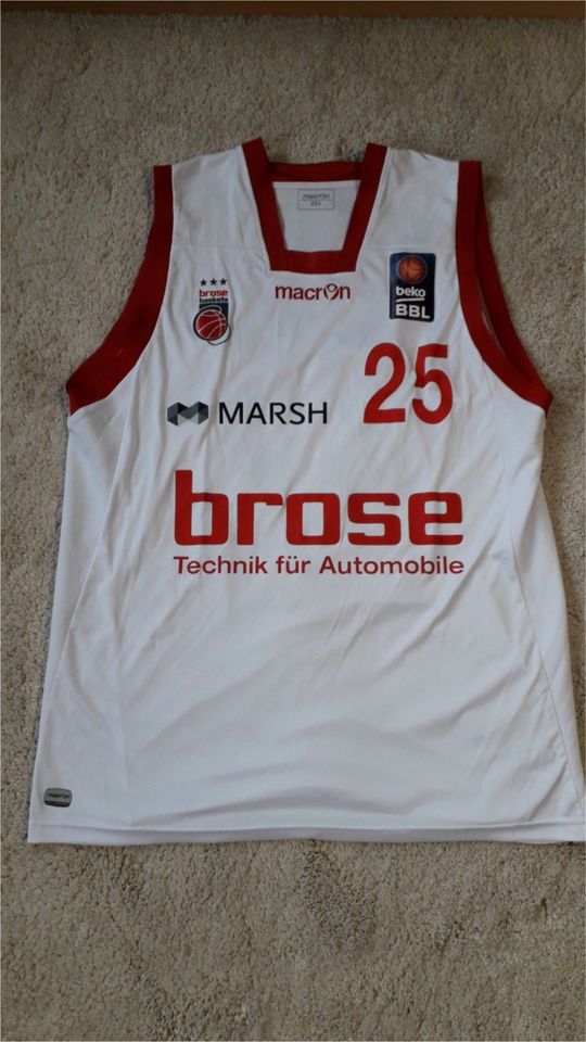 Brose Bamberg Trikot Nr.25 Olaseni + Short Baskets Macron (2) in Ebensfeld