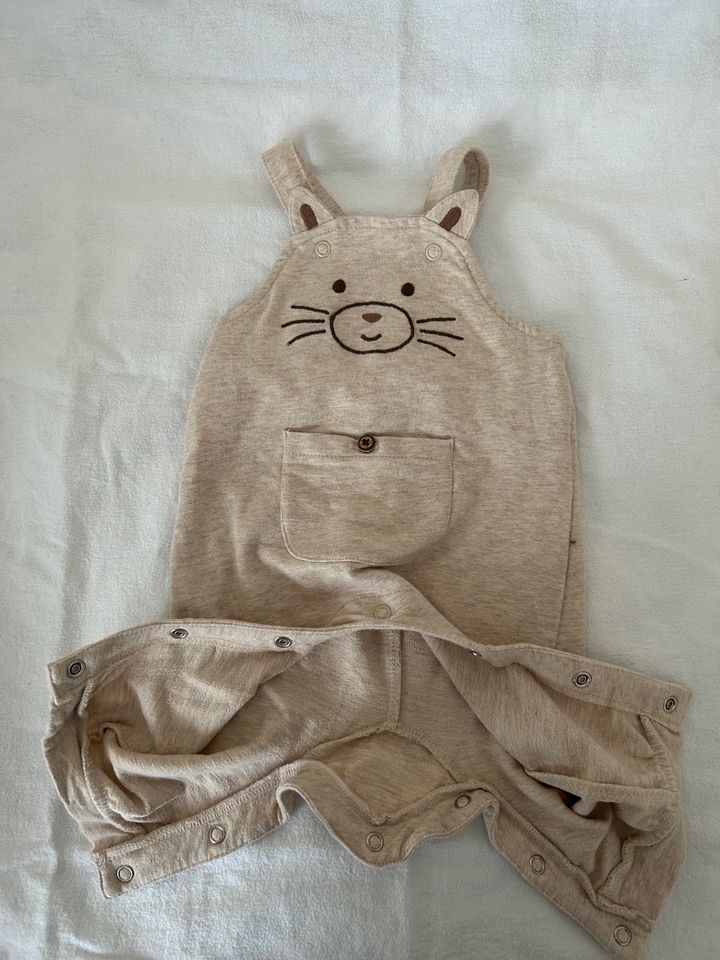 Hust & Clair Latzhose Katze, beige, Gr. 56 in Düsseldorf