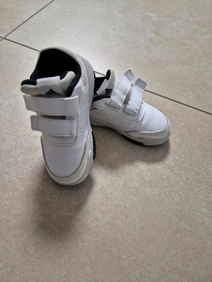 Adidas Schuhe große 24 in Wassenberg