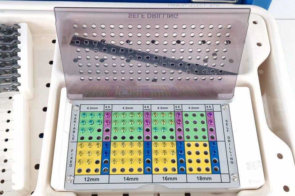 Zimmer Trinica Select ATO Set selbstbohrend Instrumente Schrauben in Paderborn