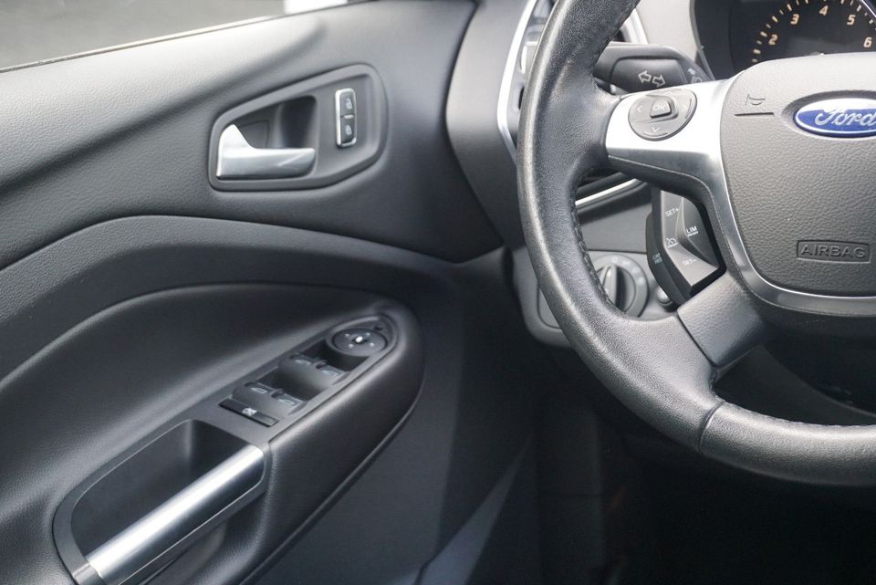 Ford Kuga Titanium Automatik/Allrad/Euro 5 in Kassel