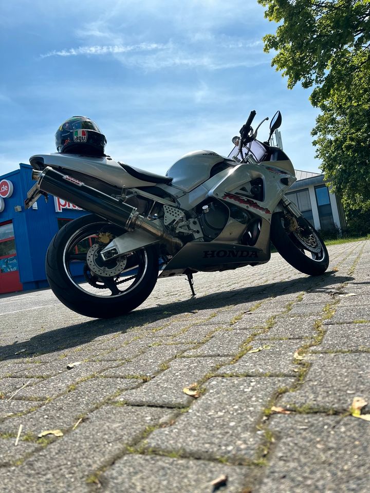 Honda  CBR 929 RR in Sankt Augustin