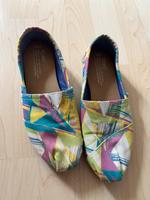 Bunte Toms Schuhe in Größe 6,5 (37) Sachsen-Anhalt - Halle Vorschau