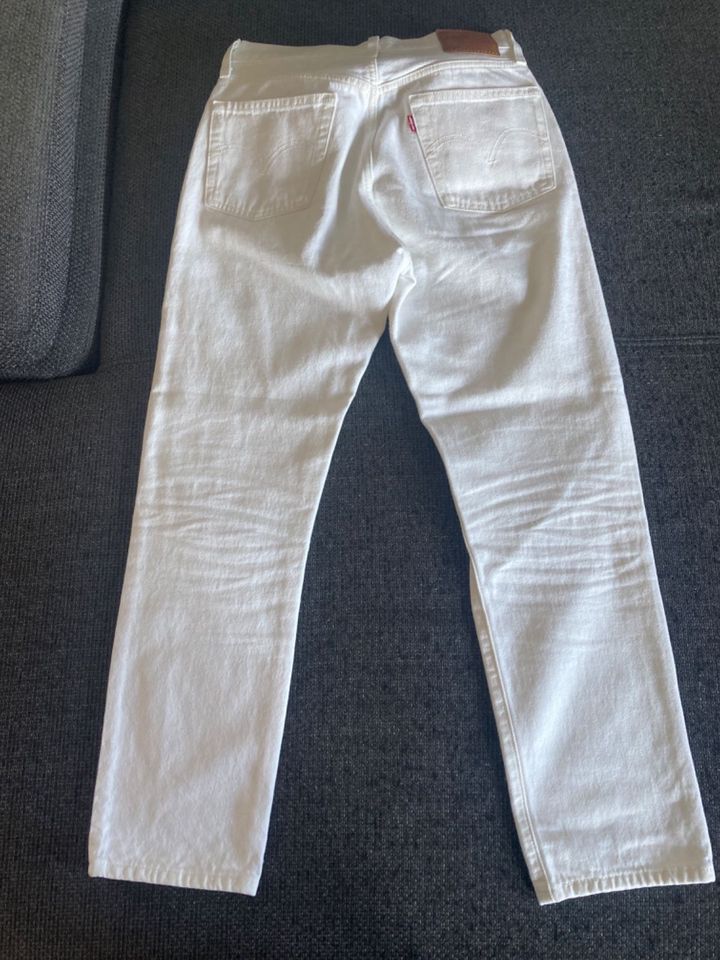 Weiße Levi's Jeans, Zustand sehr gut, W 26, L 28 in Büchlberg