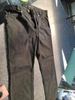 Herrenjeans schwarz Joker Größe 38/32 Niedersachsen - Delmenhorst Vorschau