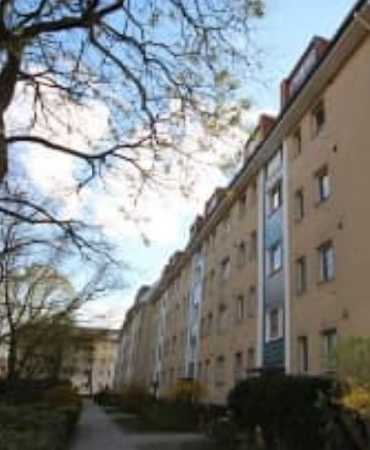 Modernisiertes Wohn-/Geschäftshaus Berlin-Weißensee in Berlin