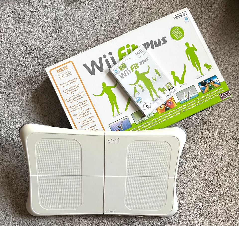 Wii Fit Plus inklusive Balance Board in Erfurt