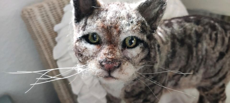 Katze Hand gefilzt in Roth